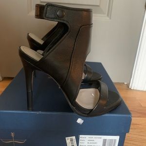 Pour La Victorie black sandal gently worn